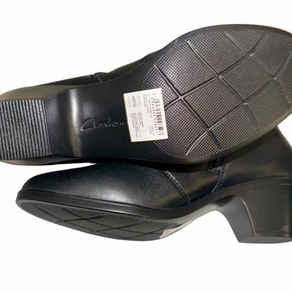 NWT Clarks Women's Emily2 Belle Boots Size 9 - Picture 2 of 7